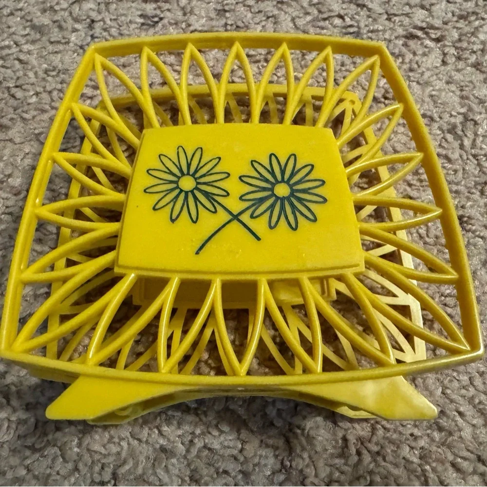 Vintage Plastic Mid Century Yellow Napkin Holder with Green Daisies Retro Hippie - Picture 3 of 5